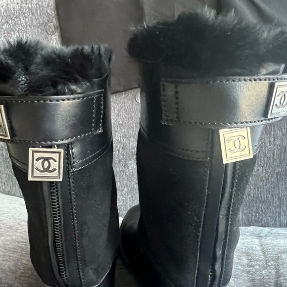 Authentic CHANEL black leather/suede boots, size 39, in excellent condition - Picture 6 of 16